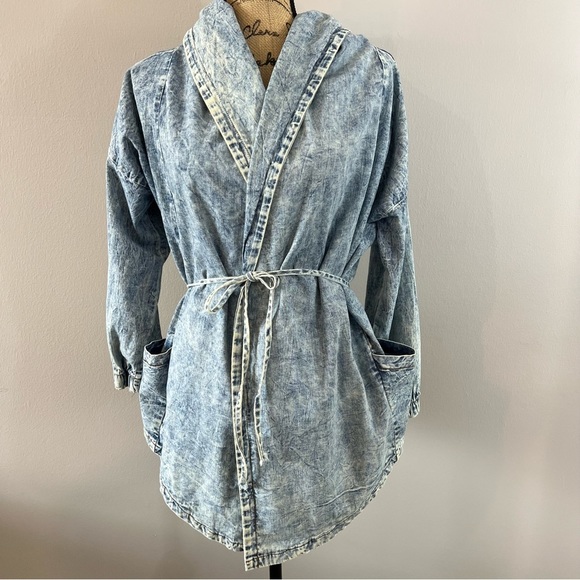 Vibrant M.i.u Hooded Acid Wash Denim Lightweight Jacket - Picture 2 of 13